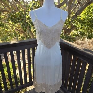 Caress Vintage Two Tone Cream Lace Slip Size 38